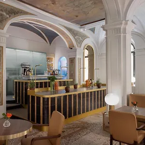 **** Отель Maison Piazza Di Spagna Esperienze Италия
